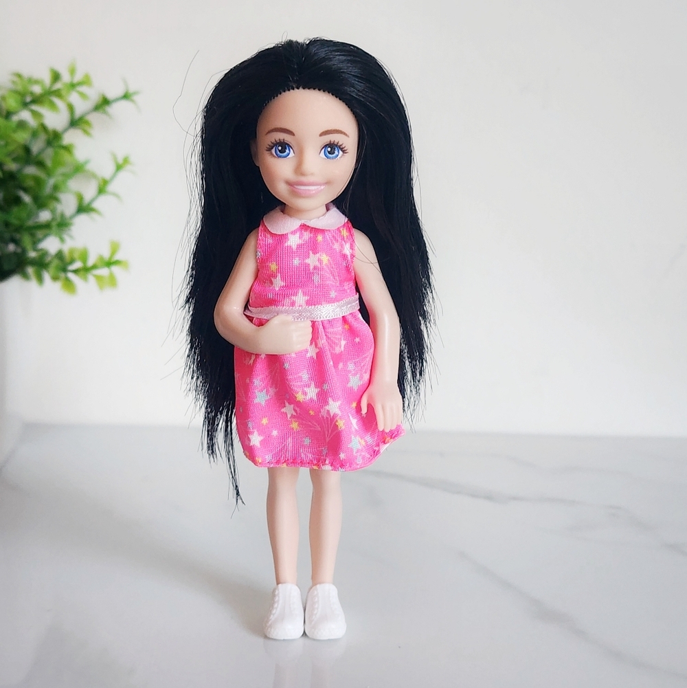 ✨️ Mini Mattel 2021 Chelsea Doll Black Hair Pink Star Dress & White Shoes ✨